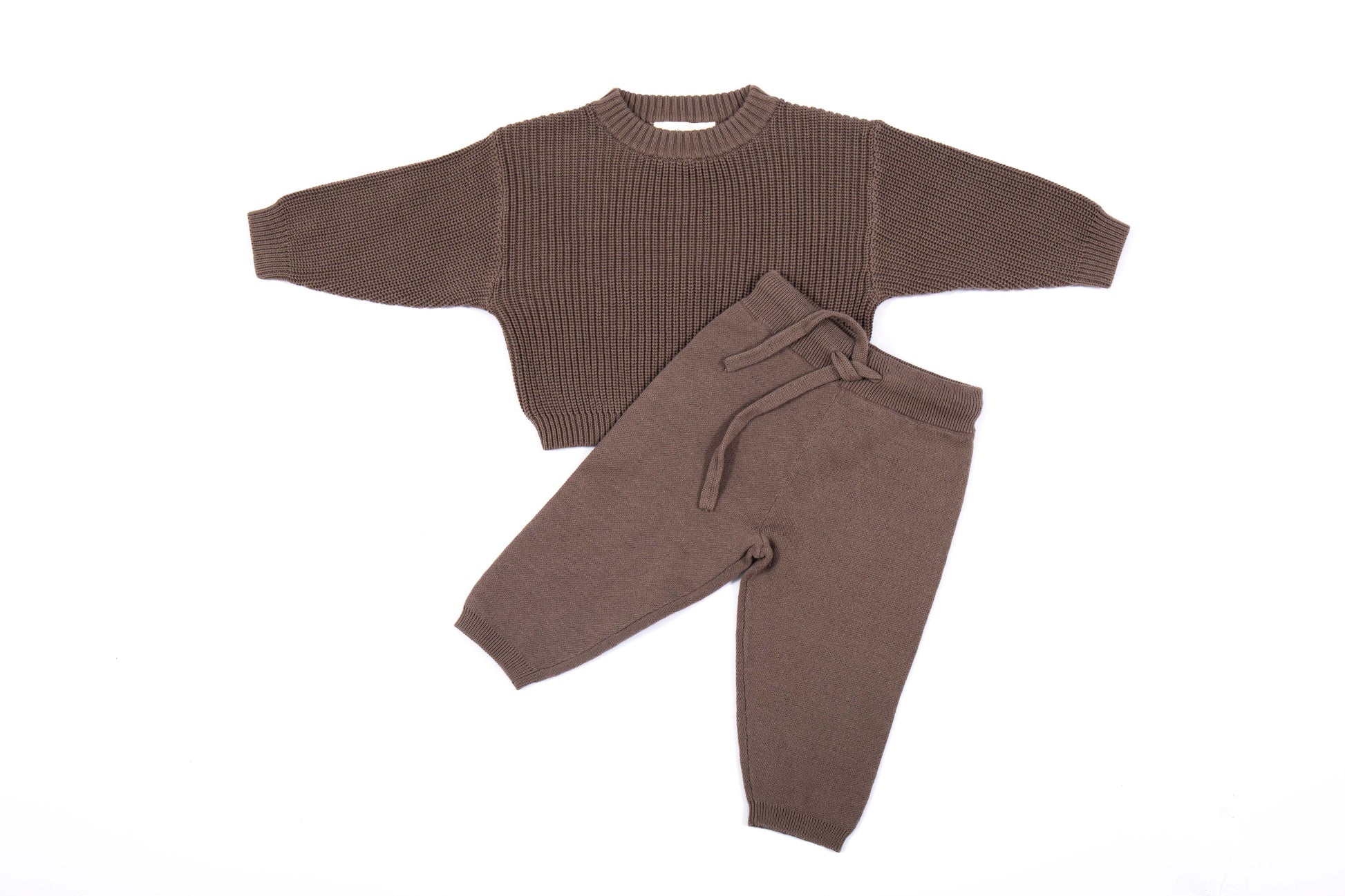 KNITTED PURE PULL OVER WITH PANT - CHOCO; 100% Organic Cotton; Pull Over made from GOTS-certified organic cotton; Rib finish at neck, cuffs and hem; Dropped shoulder; Relaxed fit. 
