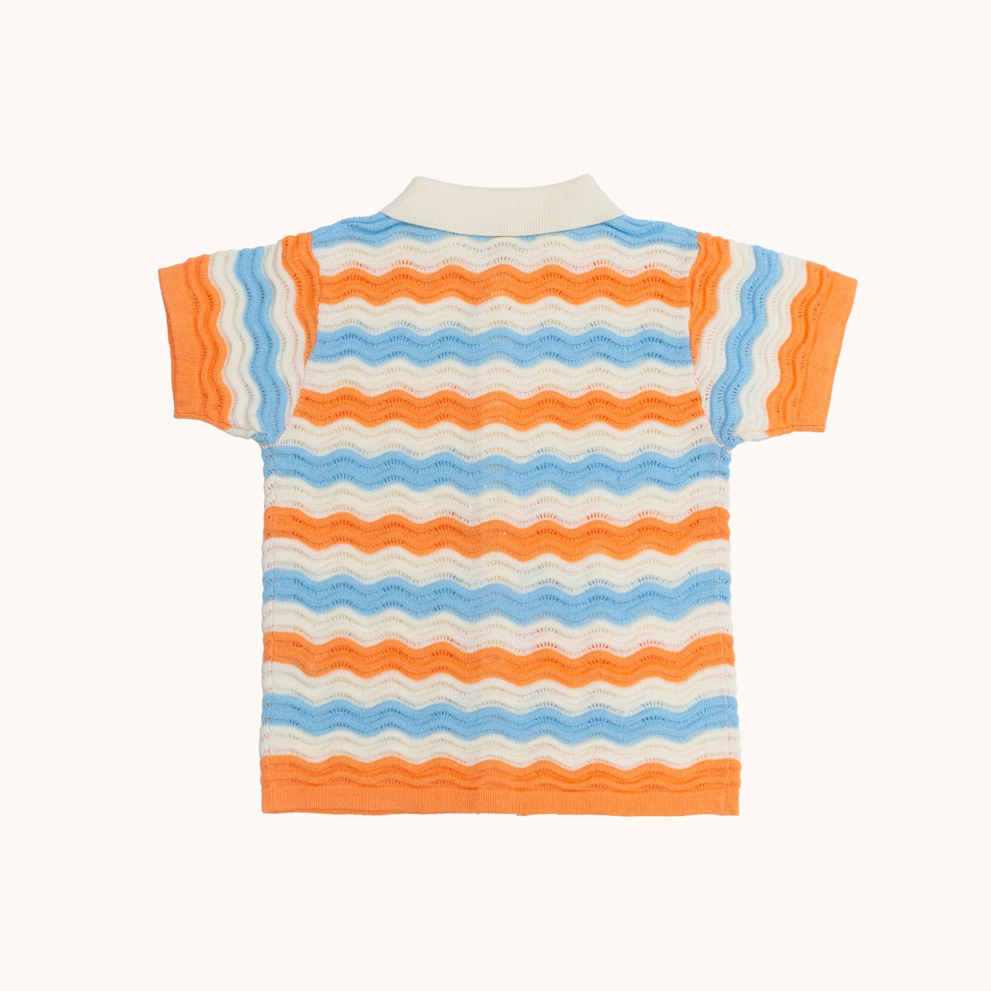 KNITTED WAVY SHORT-SLEEVED COTTON SHIRT - CORAL; 100% Organic Cotton; Short-sleeved Shirt made from GOTS-certified organic cotton; Open spread collar; Rib finish at neck, hem and cuffs; Coconut Shell Button closure; Dropped shoulder; Relaxed fit. 