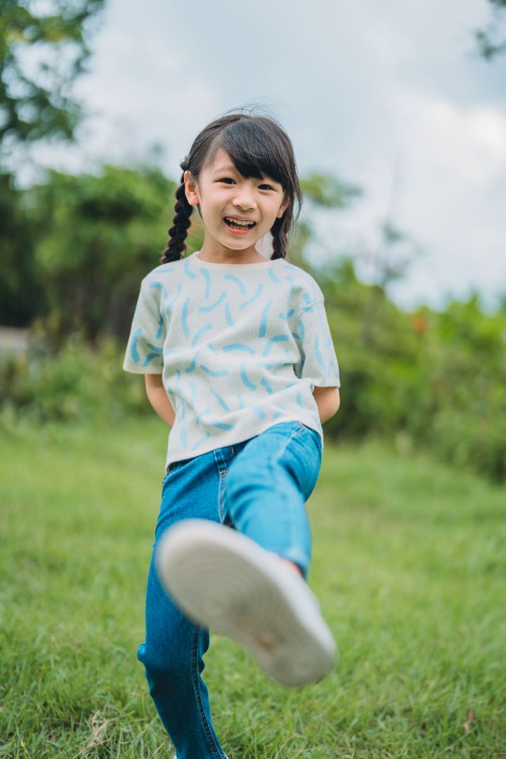 KNITTED BRUSH ORGANIC TEE – BABY BLUE/CREAM - Petit Smiles