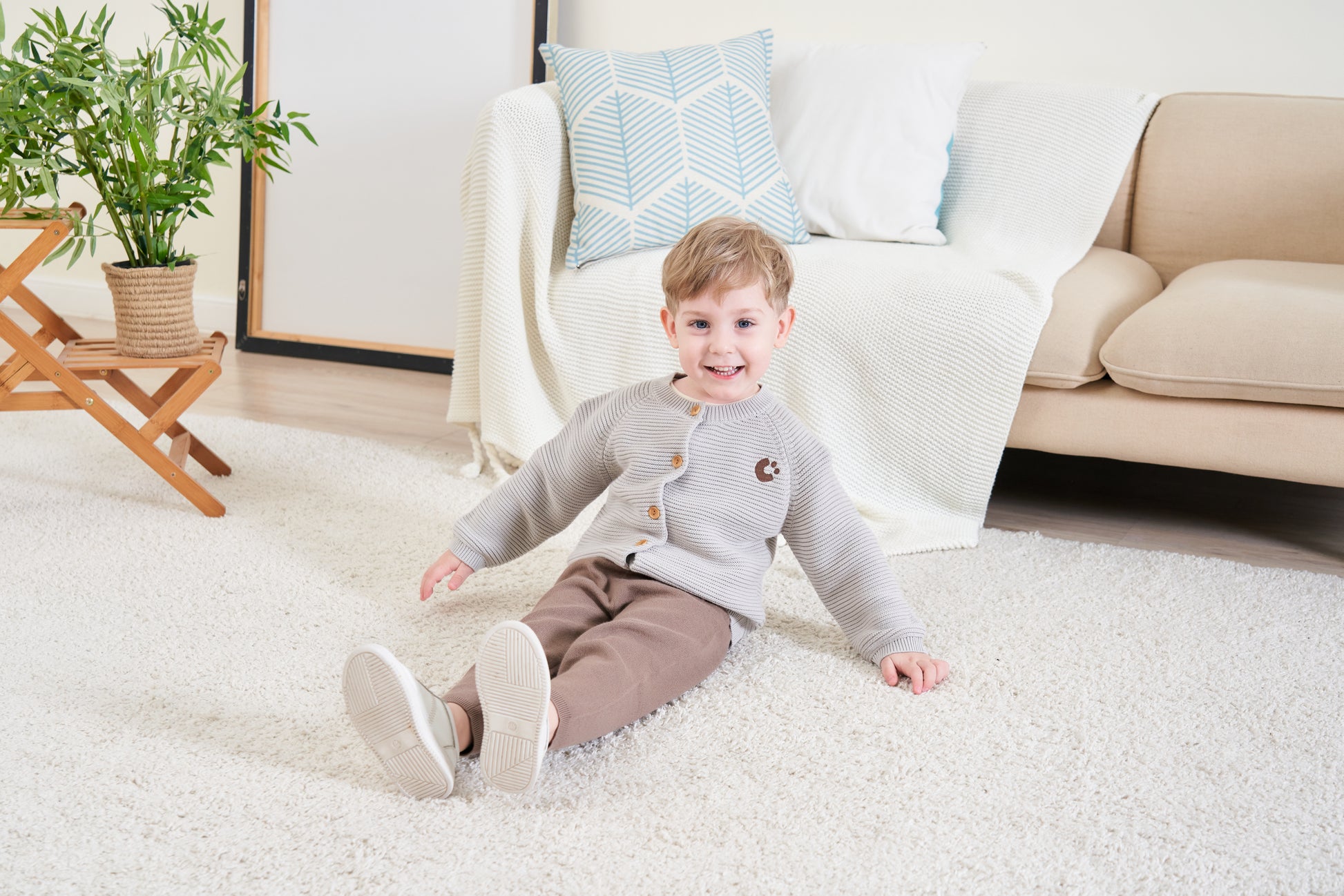 ORGANIC BOTTON UP CARDIGAN - SMILES; 100% Organic Cotton; Classy Knit Cardigan with&nbsp;wooden button detail made from GOTS-certified organic cotton. 