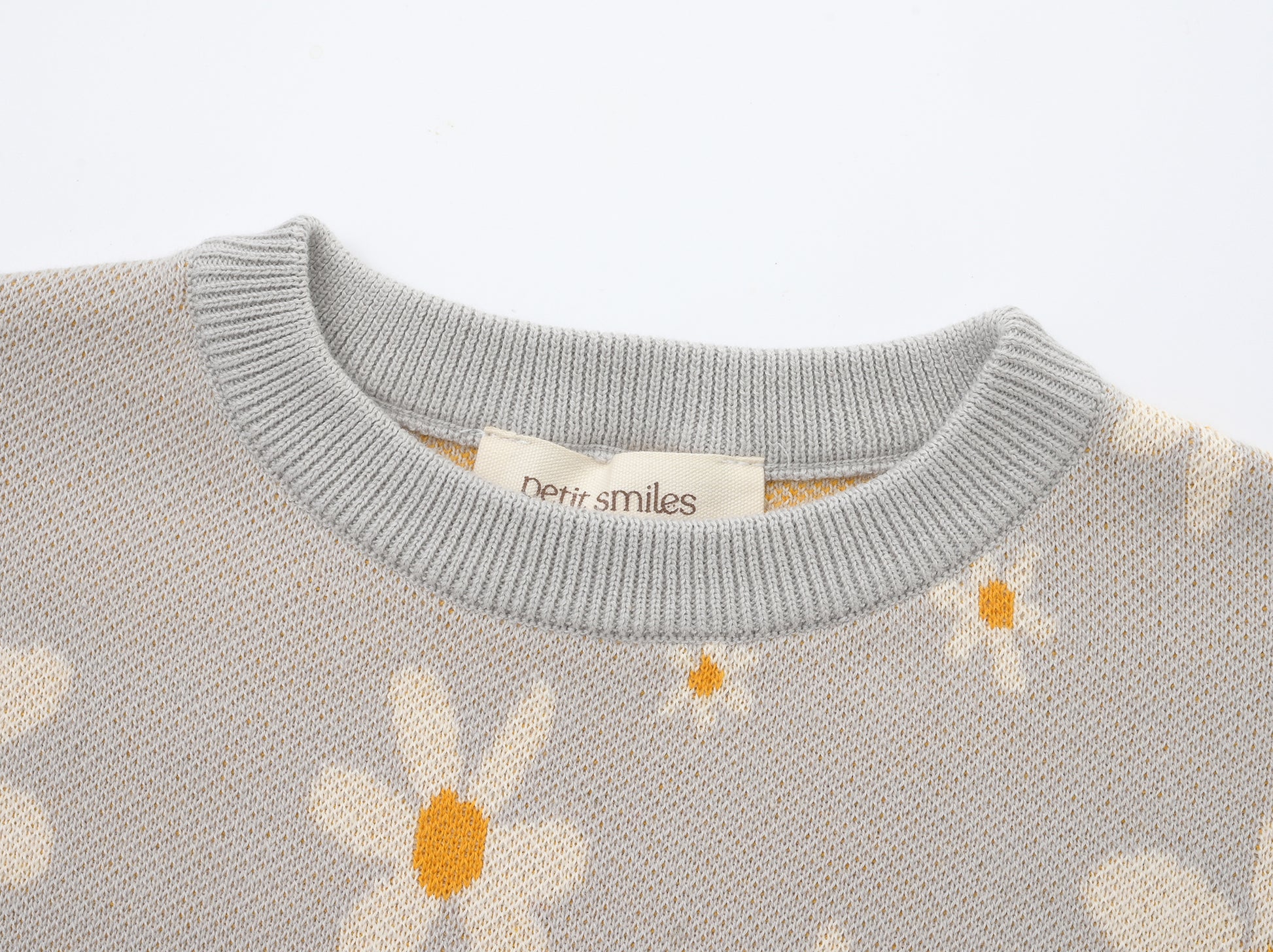 KNITTED PULL OVER - FLORAL; 100% Organic Cotton; Jacquard Pull Over made from GOTS-certified organic cotton; 'Floral' Jacquard pattern; Dropped shoulder, with gathered sleeves; Rib finish and neck, hem and cuff; Model wears size 3.