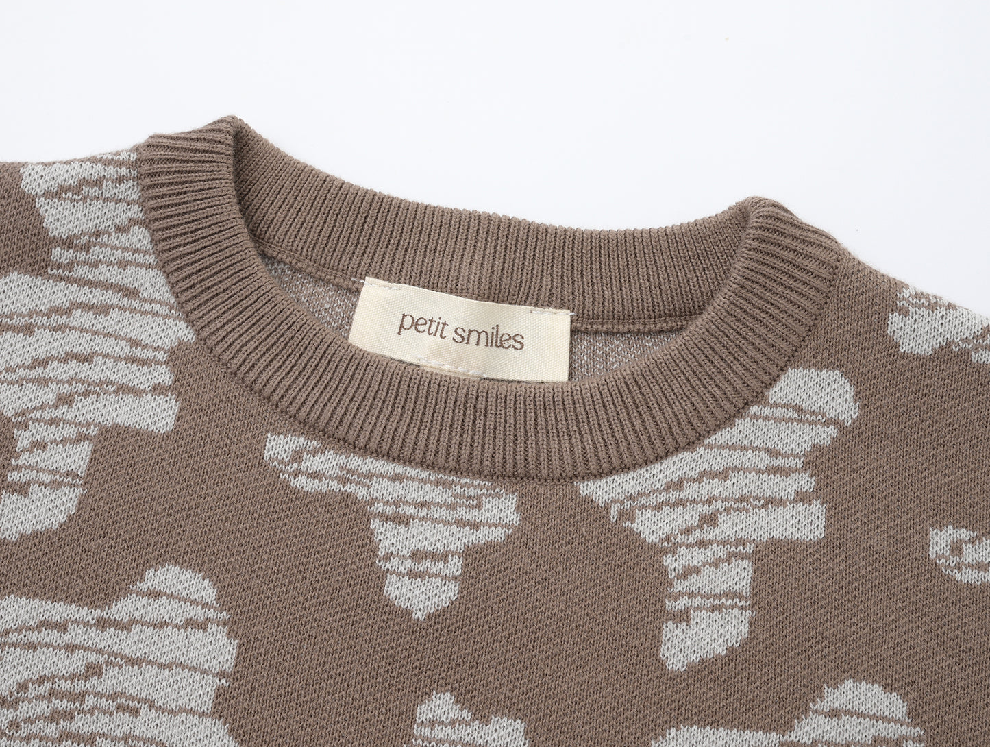 KNITTED SPOTS PULL OVER - CHOCO; 100% Organic Cotton; Jacquard Pull Over made from GOTS-certified organic cotton; 'Choco Spots' Jacquard pattern; Rib finish at neck, cuffs and hem; Dropped shoulder; Relaxed fit. 