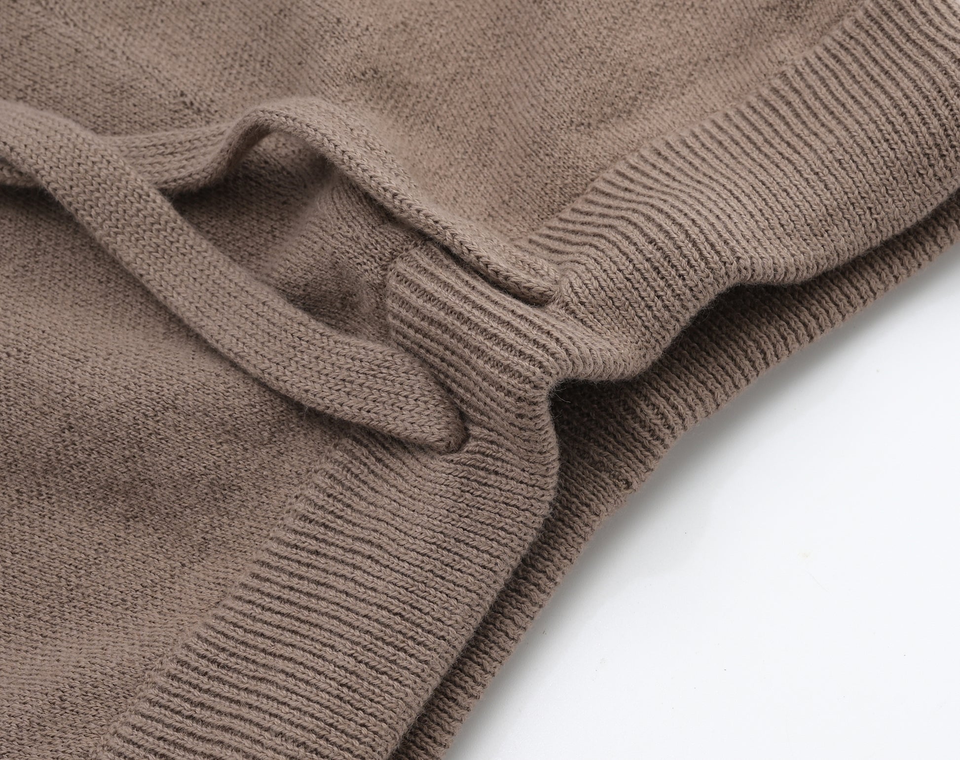 KNITTED PURE PULL OVER WITH PANT - CHOCO; 100% Organic Cotton; Pull Over made from GOTS-certified organic cotton; Rib finish at neck, cuffs and hem; Dropped shoulder; Relaxed fit.