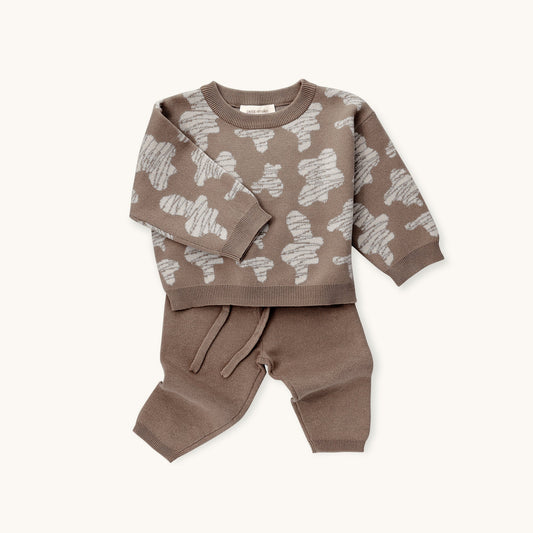 KNITTED SPOTS PULL OVER WITH PANT - CHOCO; 100% Organic Cotton; Jacquard Pull Over made from GOTS-certified organic cotton; 'Choco Spots' Jacquard pattern; Rib finish at neck, cuffs and hem; Dropped shoulder; Relaxed fit. 
