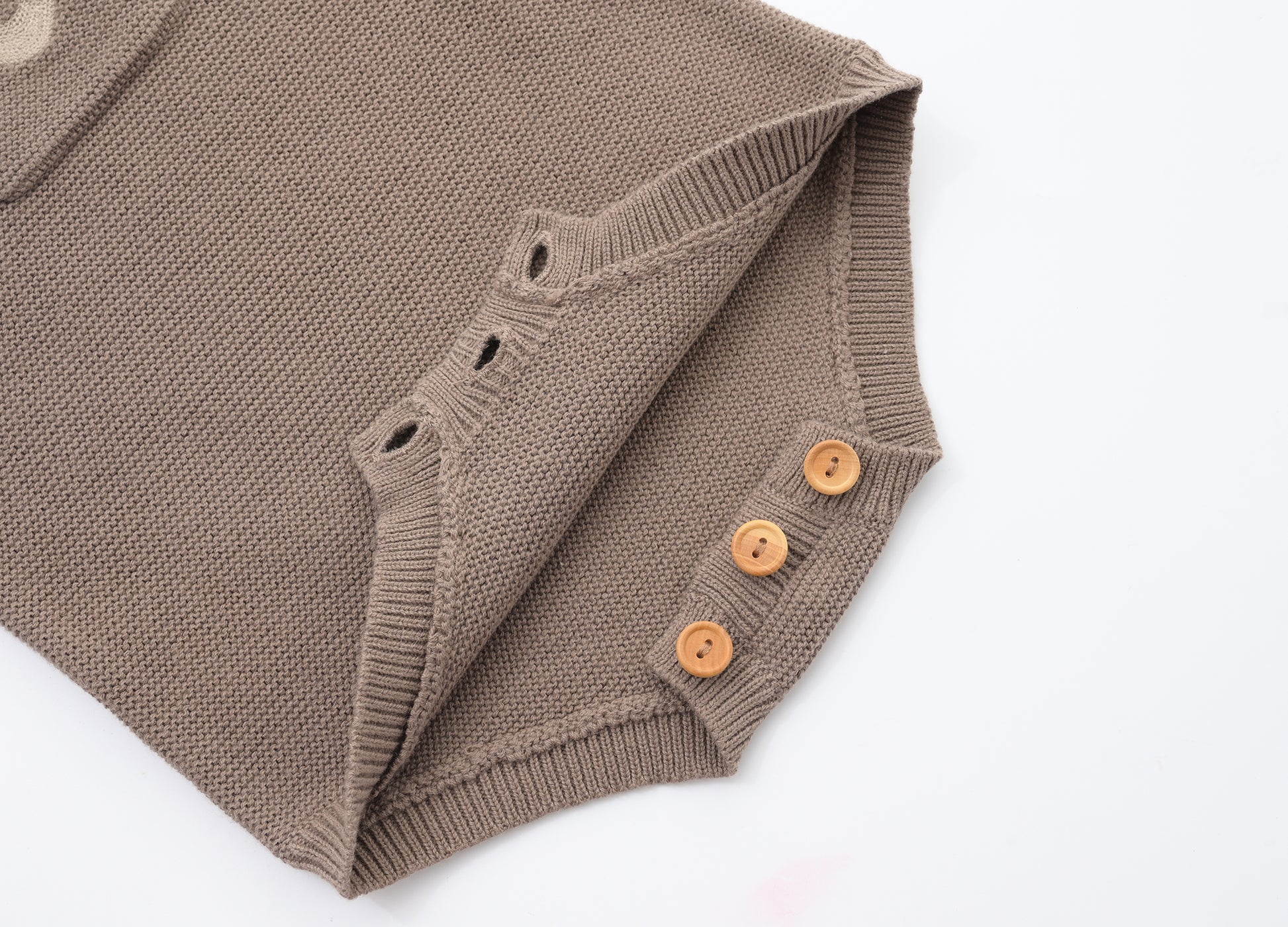 KNITTED SINGLESUIT - CHOCO; 100% Organic Cotton; Jacquard singletsuit made from GOTS-certified organic cotton; Features convenient press snaps at the crotch for effortless dressing; Rib finish and neck, armholes and leg opening.