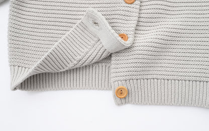 ORGANIC BOTTON UP CARDIGAN - SMILES; 100% Organic Cotton; Classy Knit Cardigan with&nbsp;wooden button detail made from GOTS-certified organic cotton. 