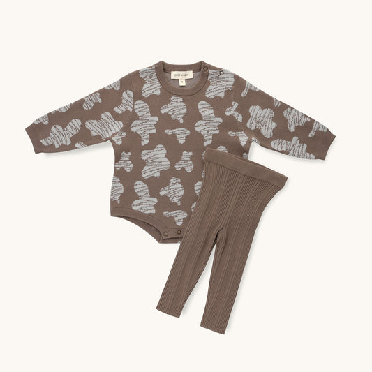 KNITTED CHOCO SPOTS ROMPER WITH LEGGINGS; 100% Organic Cotton; Jacquard Romper made from GOTS-certified organic cotton; 'CHOCO SPOTS' Jacquard pattern; Rib hem at neck, cuffs and leg opening; Features convenient press snaps at the crotch for effortless dressing; Oversized fit. 